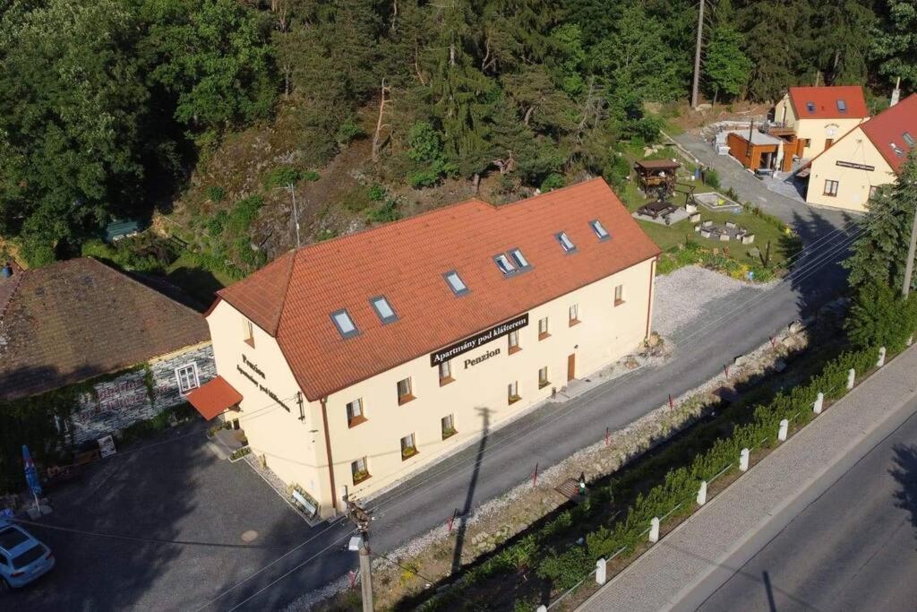 Apartmany Pod Klasterem Kladruby  エクステリア 写真